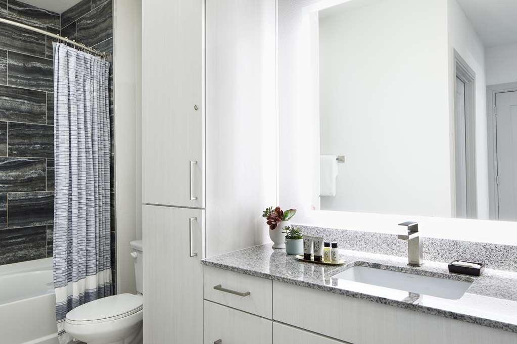 Sentral East At 1614 E. Sixth 5*